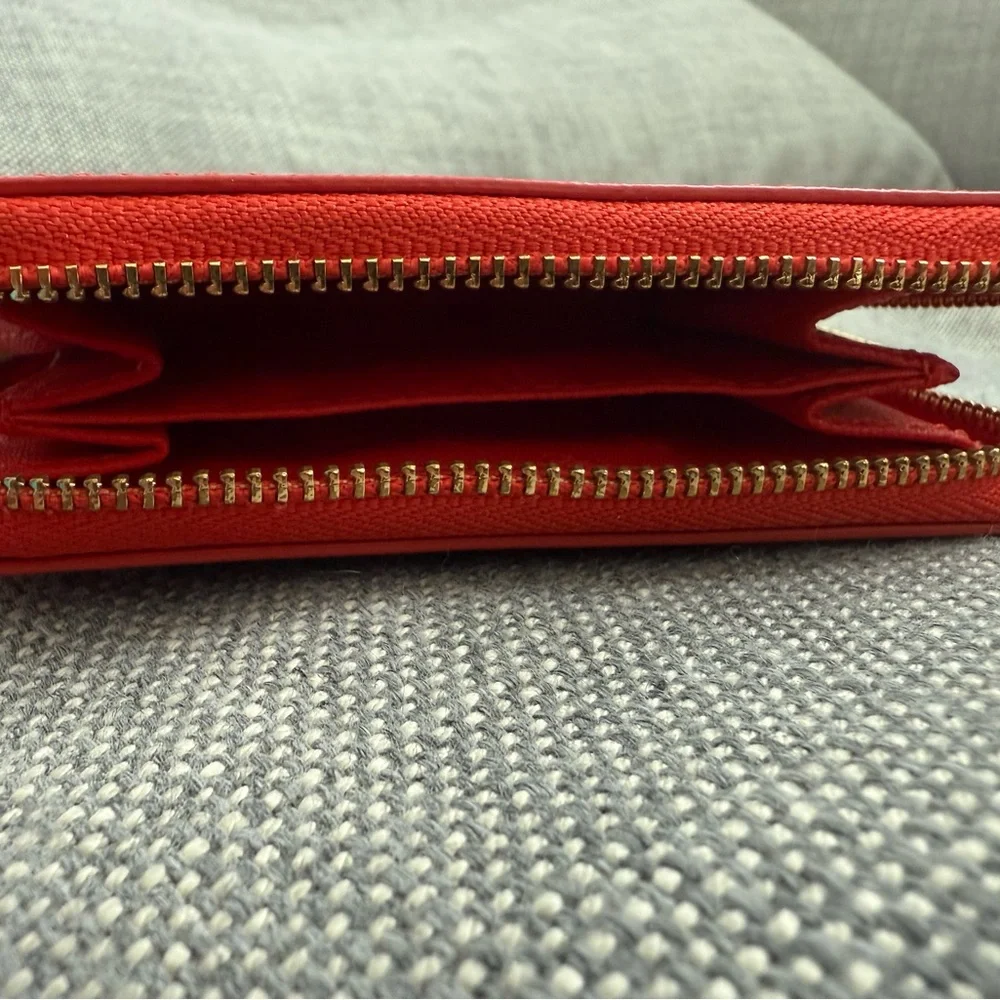 Tory Burch Red Wallet with Gold Logo - Picture 4 of 5